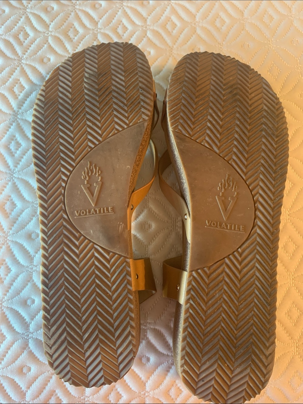 Volatile Metallic Gold Strappy Slingback Sandals size 9-M - Picture 4 of 9